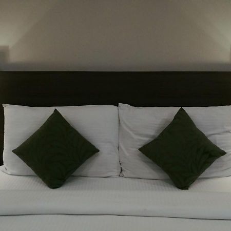 Hide Away Suites Noida Extérieur photo