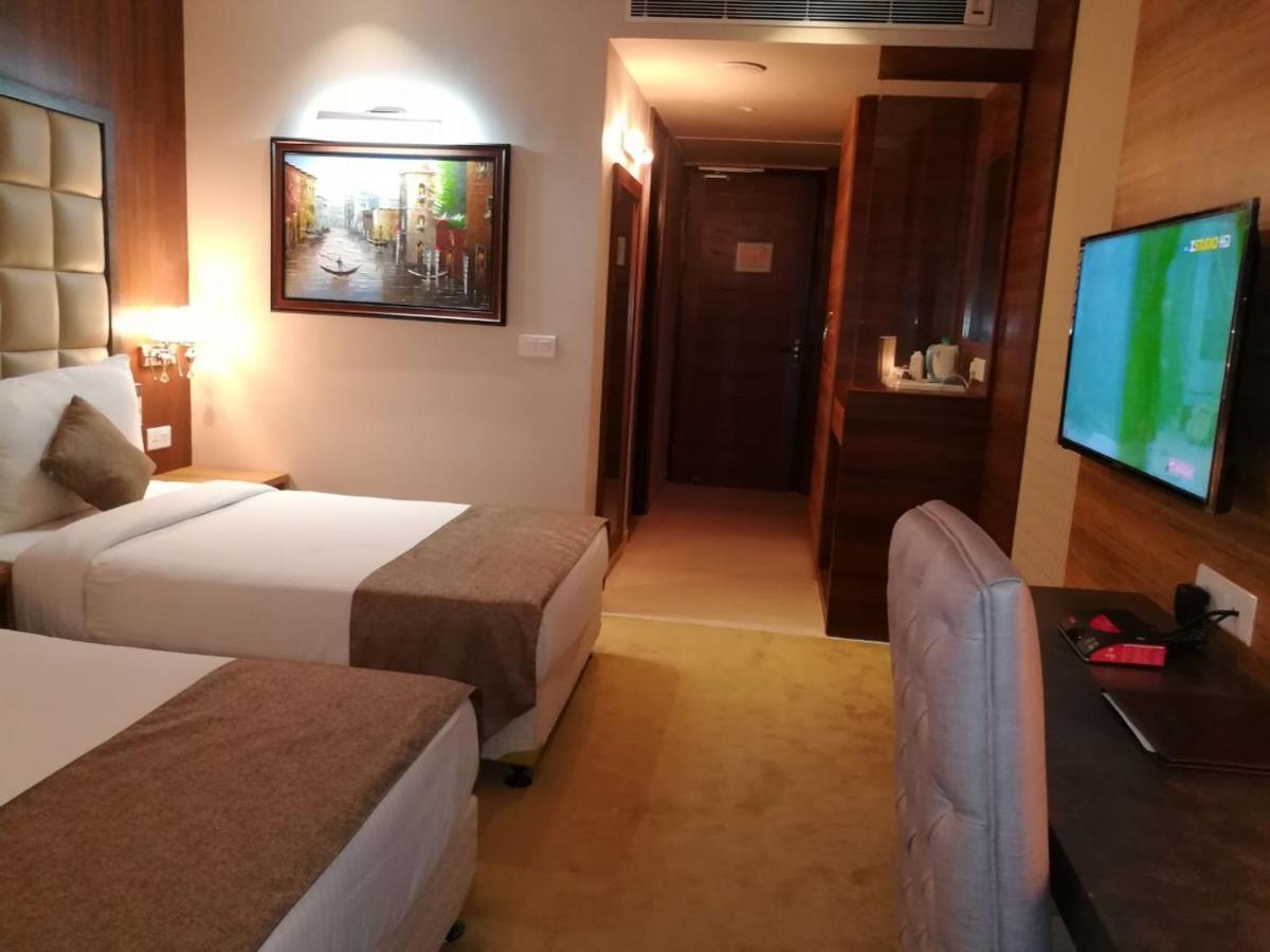 Hide Away Suites Noida Extérieur photo