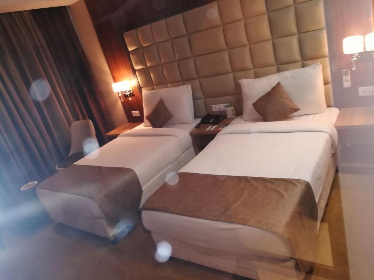 Hide Away Suites Noida Extérieur photo