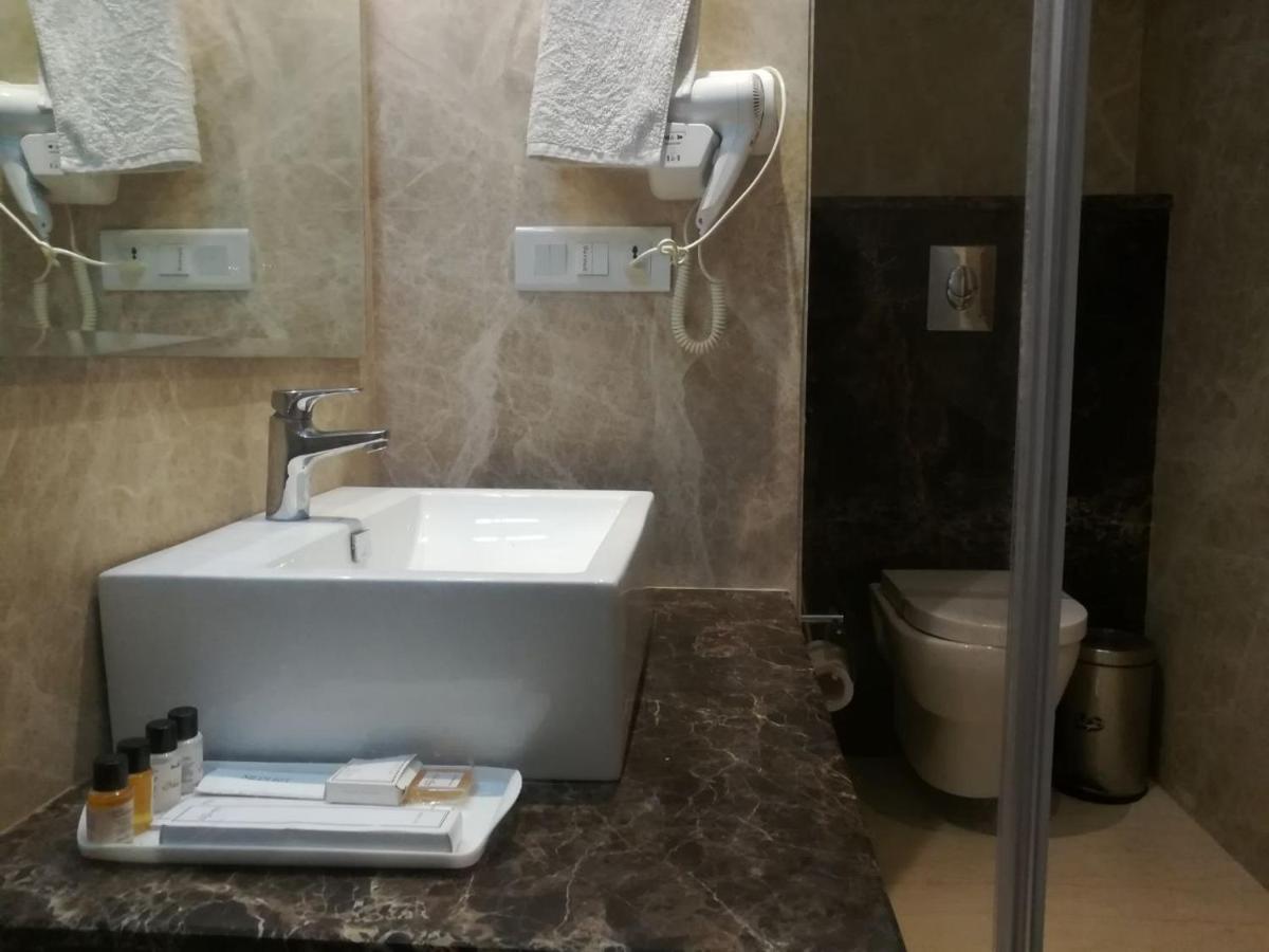 Hide Away Suites Noida Extérieur photo