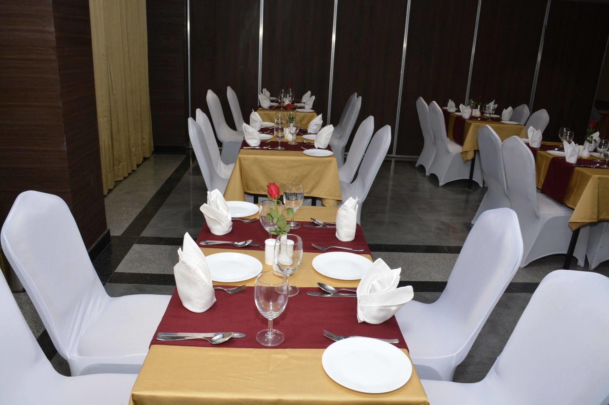 Hide Away Suites Noida Extérieur photo