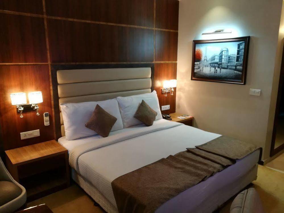 Hide Away Suites Noida Extérieur photo