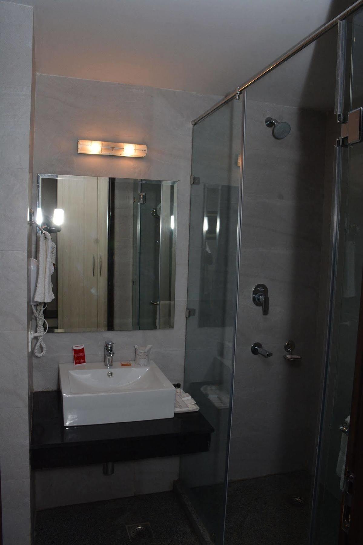 Hide Away Suites Noida Extérieur photo