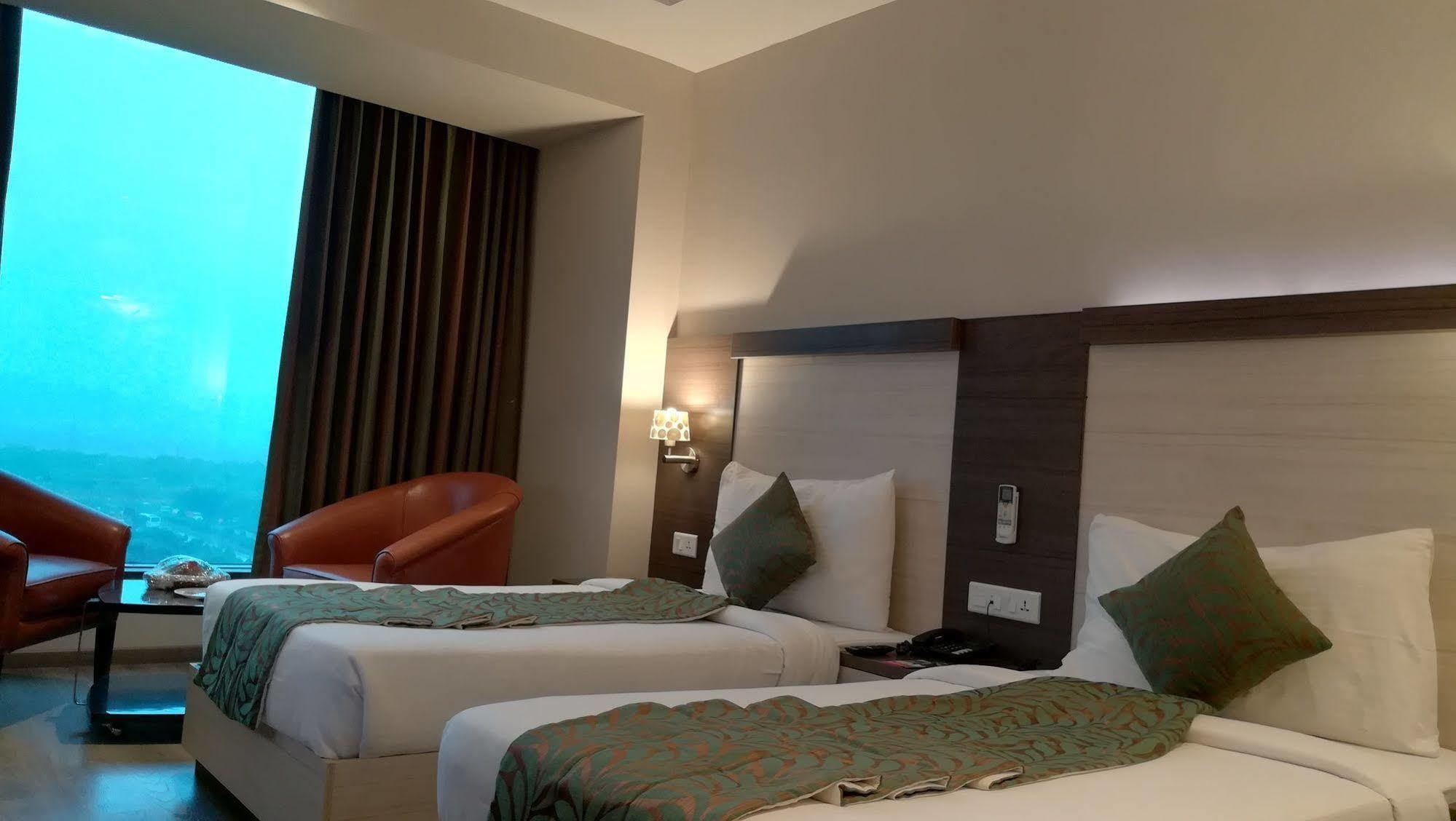 Hide Away Suites Noida Extérieur photo
