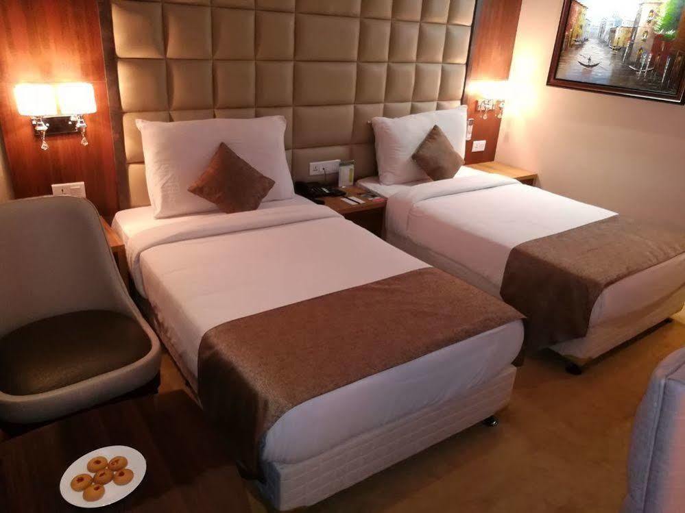 Hide Away Suites Noida Extérieur photo