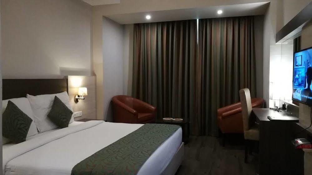 Hide Away Suites Noida Extérieur photo