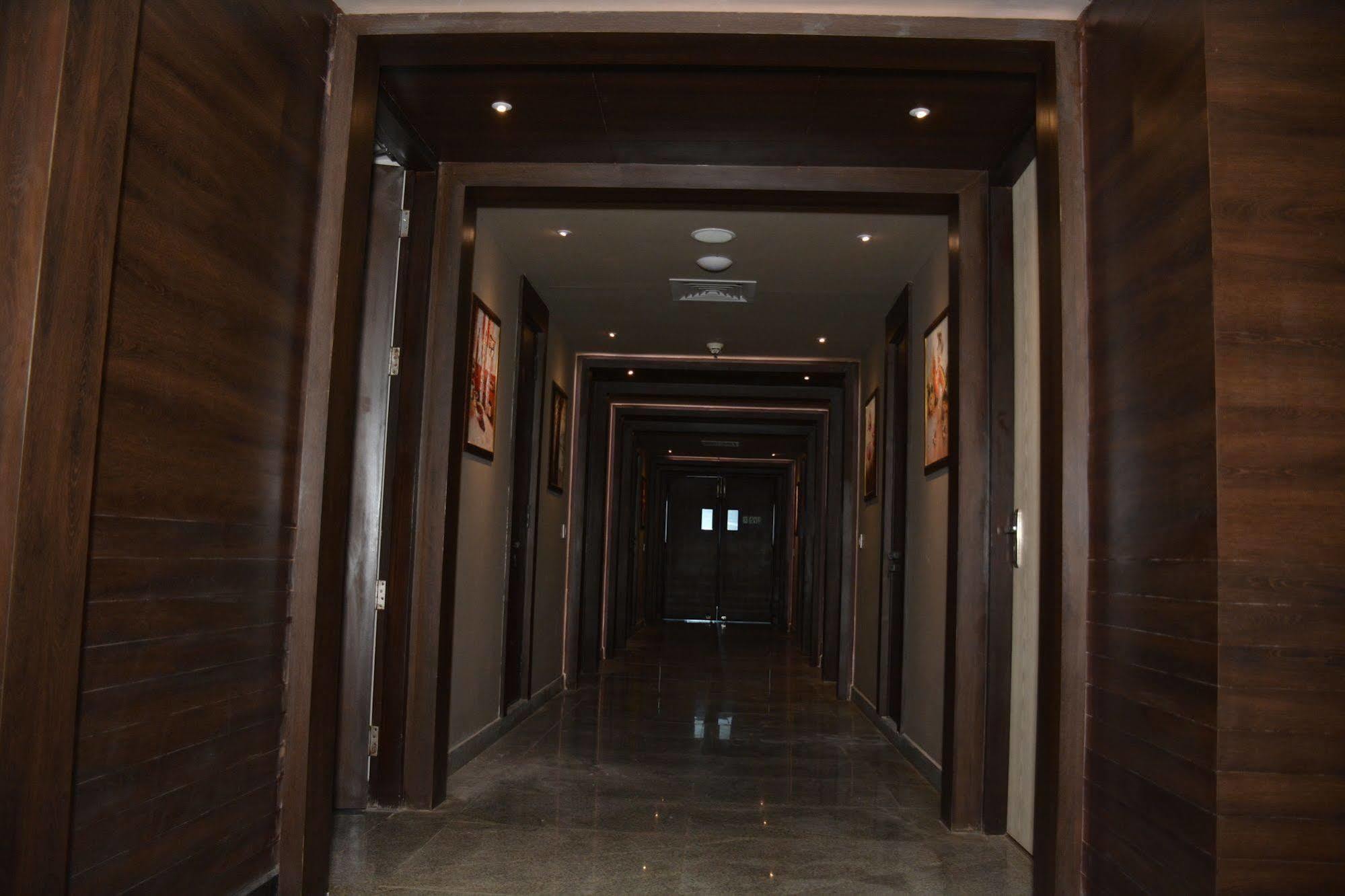 Hide Away Suites Noida Extérieur photo
